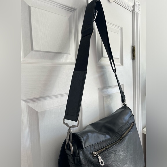 Matt & Nat vegan leather messenger bag - Picture 5 of 10